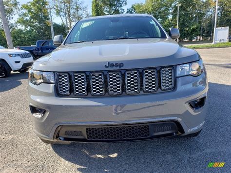 2020 Sting Gray Jeep Grand Cherokee Altitude 4x4 135288145 Photo 2