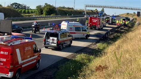 Horror Crash mit vier Toten Kleinbusfahrer kassierte fünf Monate oe24 at