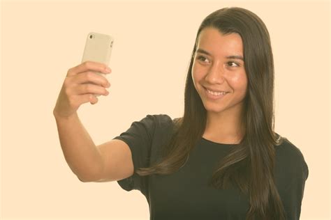 Premium Photo Portrait Of Smiling Young Woman Using Mobile Phone