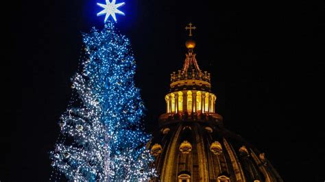 Inaugurati A Piazza San Pietro Il Presepe E L Albero Di Natale Simboli