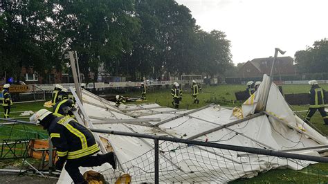 Langenberg Benteler In Nordrhein Westfalen Tornado Hebt Zelt An