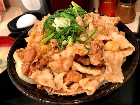 【ヤバイ】通常の9倍のニンニク量を誇る『背脂にんにく “大爆発” すた丼』を食べたら爆発しかけたでござる 伝説のすた丼屋新メニュー