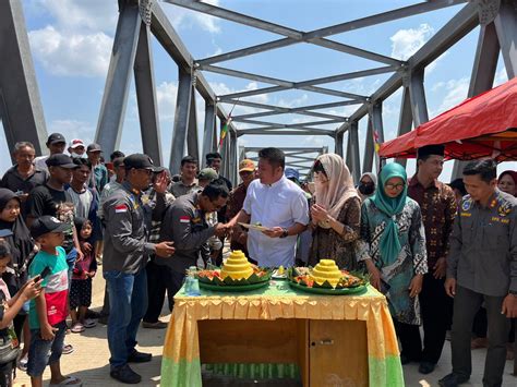 Herman Deru Hadiri Syukuran Jembatan Penghubung Antar Kabupaten