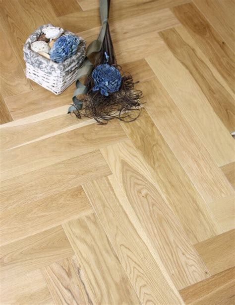 Pre Finished Herringbone Oak Flooring Parquet Engineered