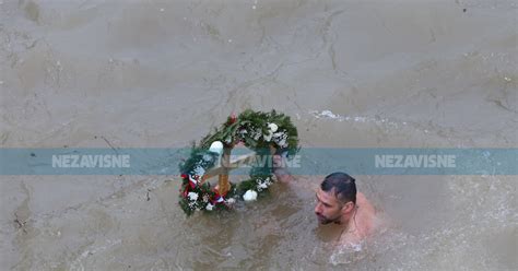 Za To Se Na Bogojavljenje Pliva Za Asni Krst