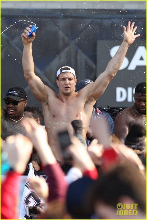 Patriots Rob Gronkowski Strips Down To Show His Abs During Super Bowl