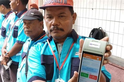 Foto Populer Otomotif Video Viral Petugas Parkir Curang Begini