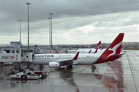 Qantas Launches Melbourne Baggage Handlers Probe Following Mishandling