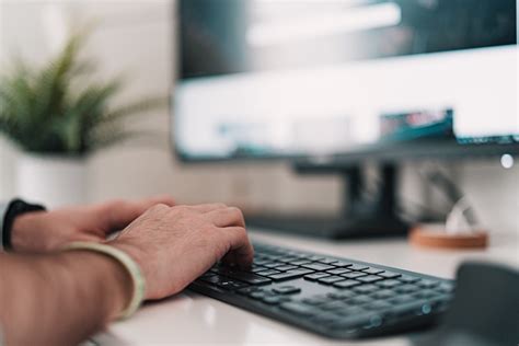 25 Online Side Jobs to Make More Money in 2024