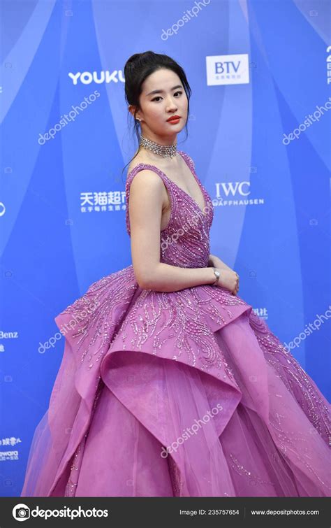 Chinese Actress Liu Yifei Arrives Red Carpet Opening Ceremony Th