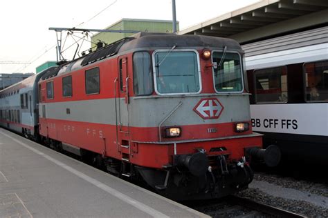 SBB Lokomotive Re 4 4 II 11108 In Den Swiss Express Farben Flickr