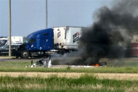 15 people dead after bus and semi-truck collide in Canada