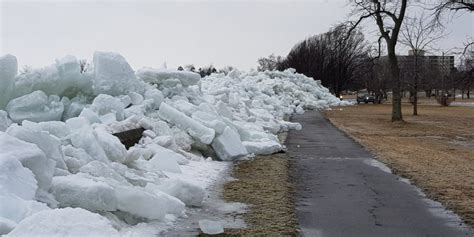 Sorprende Tsunami de Hielo a poblados cercanos al río Niágara y al lago