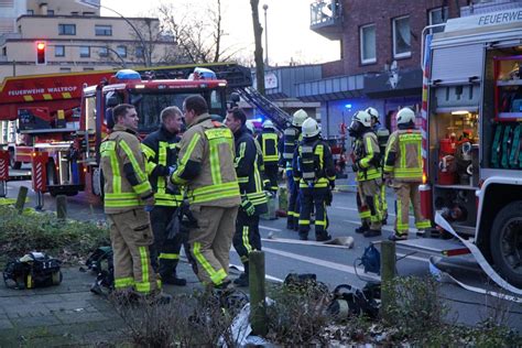 Brand in Mehrfamilienhaus Fotos vom Feuerwehr Großeinsatz in Waltrop