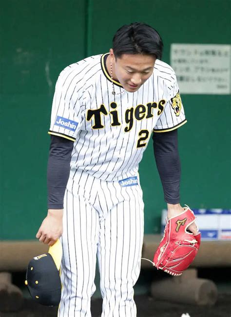 ＜阪神2軍キャンプ＞ブルペンで投球を終え、頭を下げる阪神・森木（撮影・坂田 高浩） ― スポニチ Sponichi Annex 野球