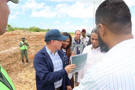 Medio Ambiente paraliza actividades que afectan el farallón y la