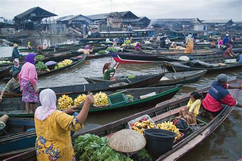 Berkas Traditional Floating Market Kuin River Wikipedia Bahasa