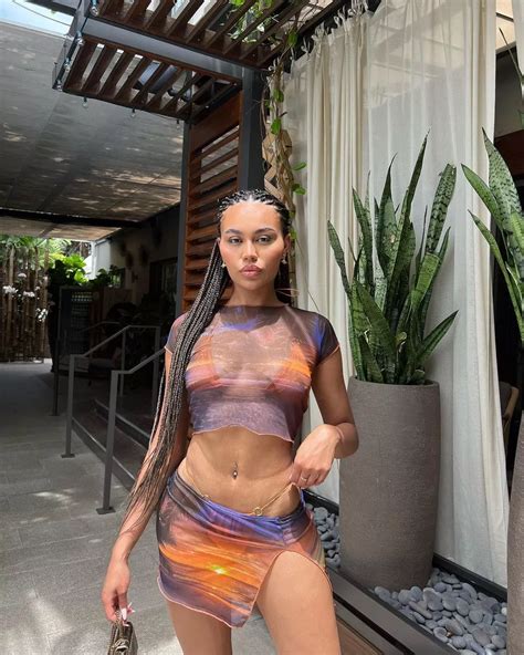 Love Island Ella Thomas Hottest Snaps Tiny Bikini Sizzling Lingerie And Beach Beauty Daily