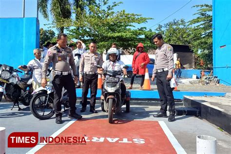 Ketika Difabel Jajal Lapangan Baru Praktek Sim Di Satlantas Polres