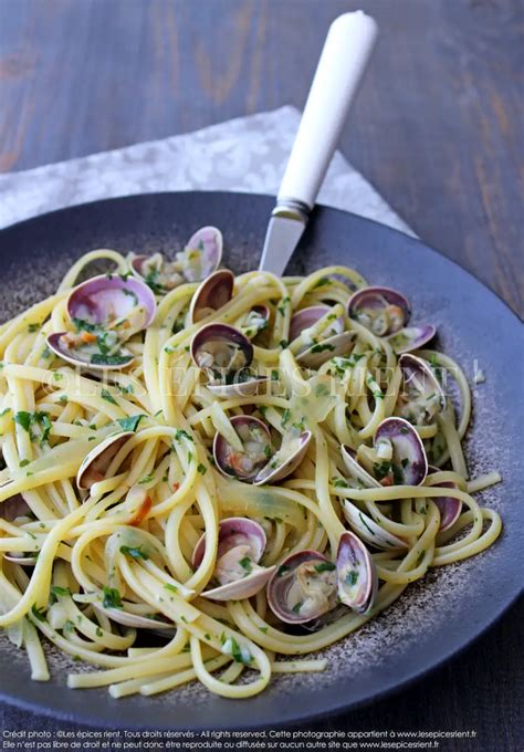 Linguine alle vongole pâtes mijotées aux palourdes et vin blanc Les