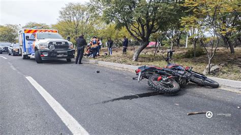 Motociclista Sufre Salida De Camino En Circuito Universidades Solo