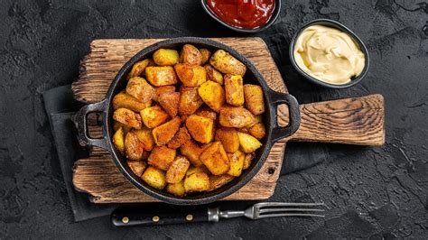 Crispy Baked Garlic Paprika Potatoes | McCormickAsia.com