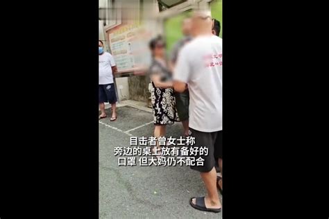 上饶一大妈不戴口罩硬闯菜市场，目击者：拒不配合防疫还打人凤凰网视频凤凰网