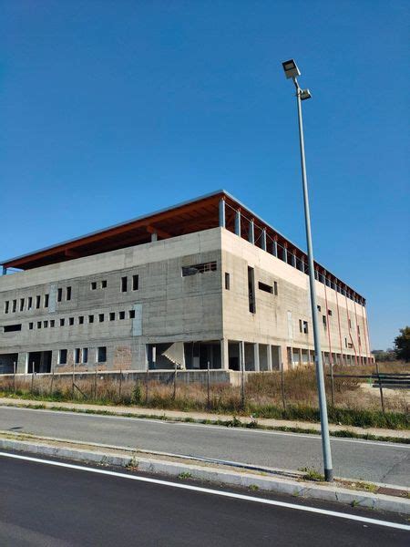 CESANO PALAZZETTO DELLO SPORT MAI TERMINATO ZONA ROMA NORD