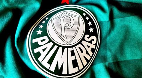 Brasileirão Palmeiras bate Corinthians afunda o rival e cola no líder