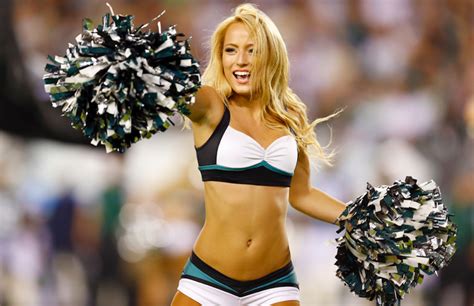 how to become an eagles cheerleader