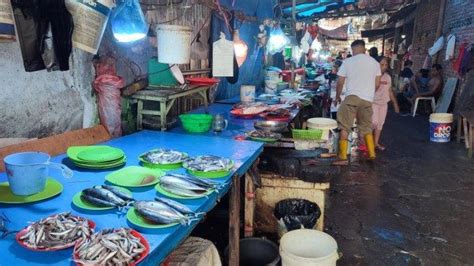 Harga Ikan Di Pasar Tuminting Manado Sulawesi Utara Turun Ini