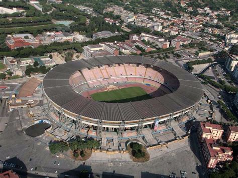 El Estadio San Paolo De N Poles Italia Es Un Estadio Abierto En