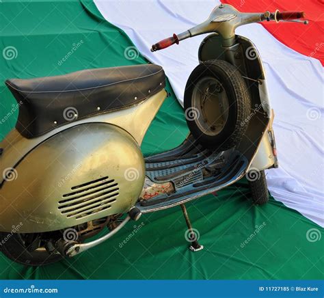 Classic Italian Style Vespa Stock Image Image Of Restored Motorbike