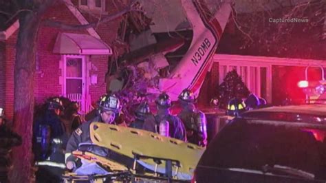 Video Small Plane Crashes Into Chicago Home Abc News