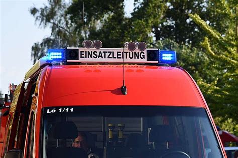 Feuerwehr L Scht Brennende Gartenh Tte Freiburg Badische Zeitung