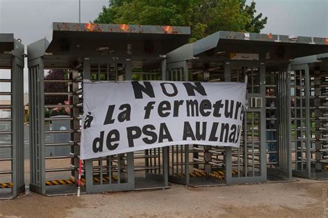 Photo 2 Banderole Fermeture Usine PSA Aulnay Il Y A 10 Ans Dans L