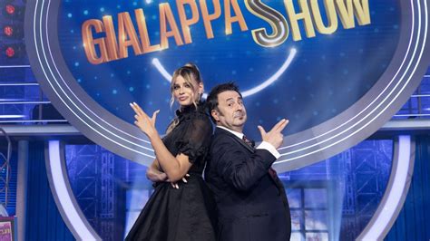 GialappaShow su Tv8 Ivana Mrázová conduttrice con Mago Forest