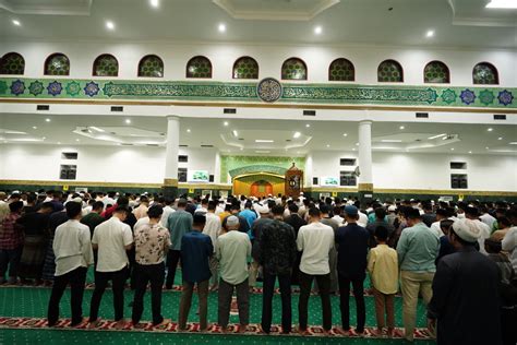 Sholat Tarawih Pertama Ramadhan Ribuan Masyarakat Riau Padati Masjid