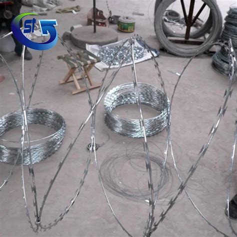 Chain Link Fence Top Barbed Wire Galvanized Concertina Razor Fence Wire