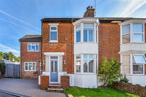 Woolner Avenue Petersfield Hampshire Bed Semi Detached House