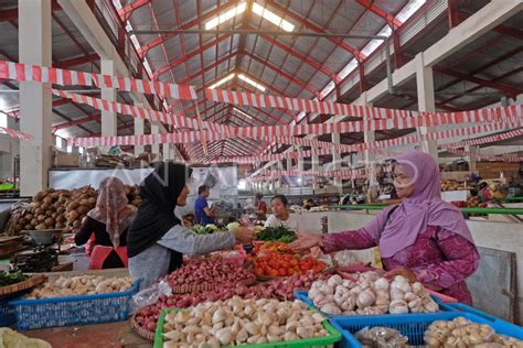 Pasar Tradisional Percontohan Antara Foto