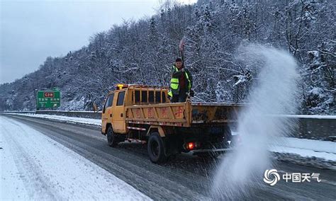 湖北高速遭遇冰雪 路政融雪除冰保畅通 Tom旅游