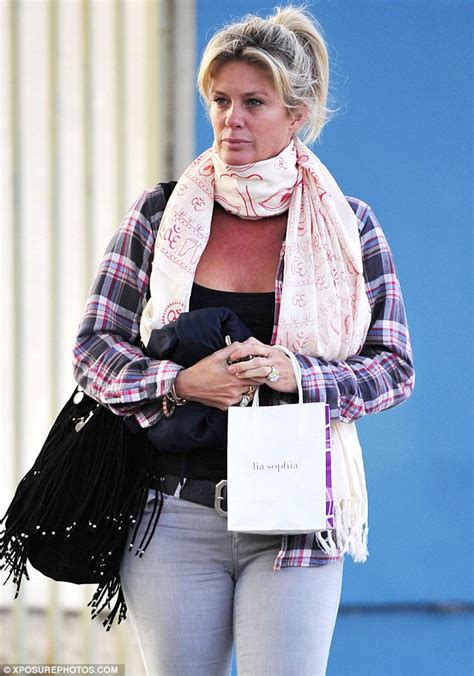 Make Up Free Rachel Hunter Looks As Lovely As Ever As She Runs Errands