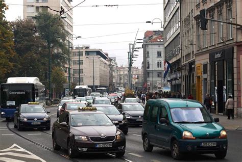 Zbog poledice koja je moguća na pojedinim dionicama nužna opreznija vožnja