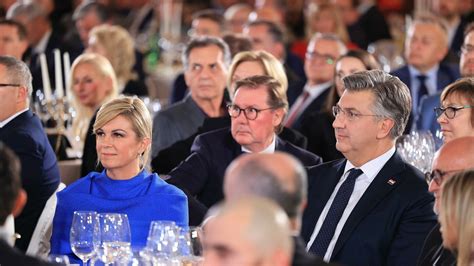 Kolinda U Elegantnom Izdanju Pokazala Nikad Vitkiju Figuru A Nakon