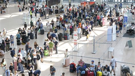 More Than 3300 Flights Cancelled As Uk Airlines Issue Travel Warning