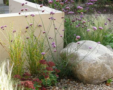 10 tricks for landscaping with boulders | Gardeningetc