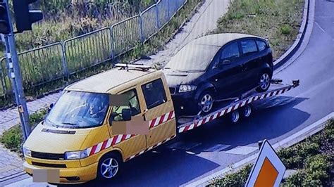 Ukradli samochód i sprzedali auto na złom Potem poszli na zakupy