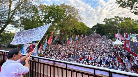 Menhan Prabowo Lepas Jalan Santai Di Makassar Youtube