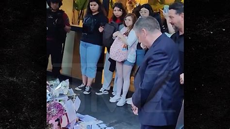 Liam Payne S Dad Joins Fans For Moment Of Silence Outside Hotel